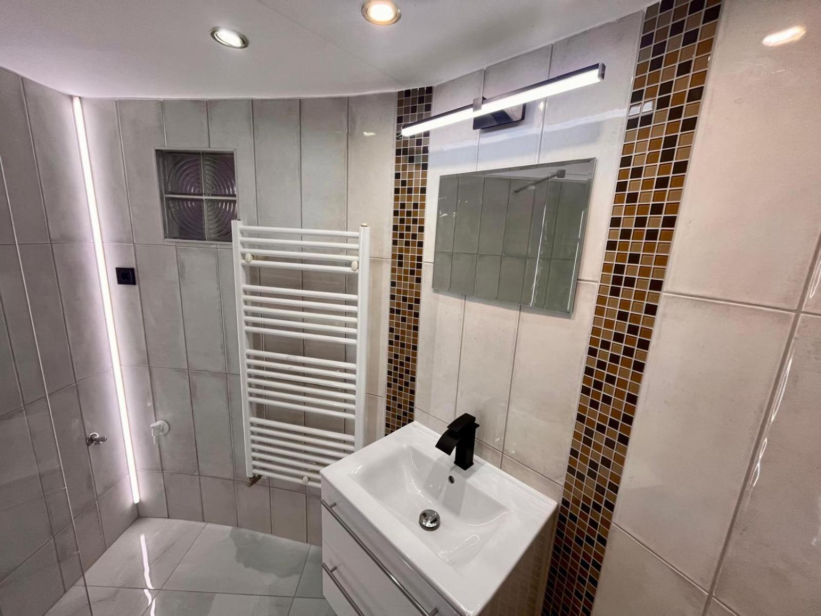 Kalvaria With Balcony, Free Parking And Ac Budapesta Exterior foto